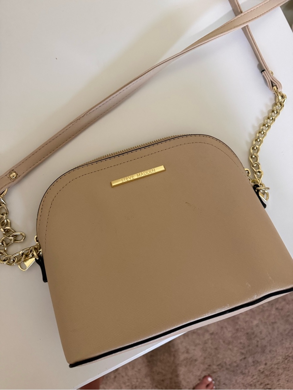 Steve Madden Tan/Cream Crossbody with Gold Chain Detail